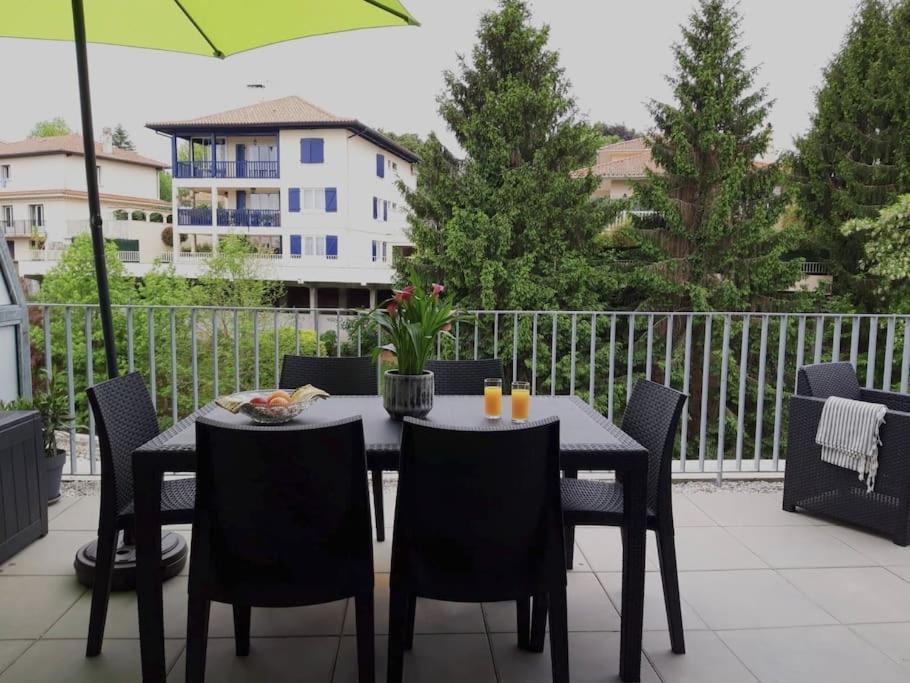 Bide Ona - Centre - Terrasse - Parking Apartment Bayonne Bagian luar foto